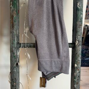 Women’s capilene leggings.